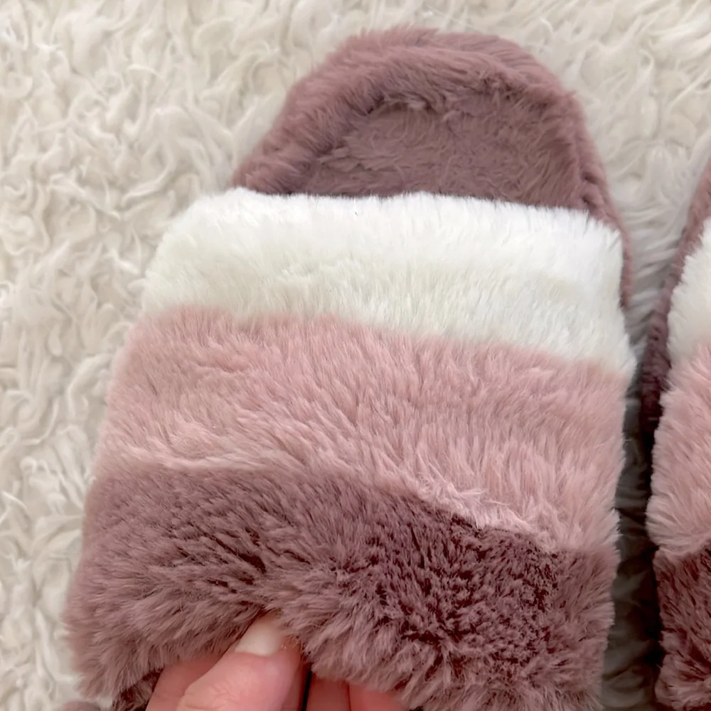 Fuzzy Slippers Pink and White Women's Size L 8-9 Houseshoes Cozy - Picture 3 of 10